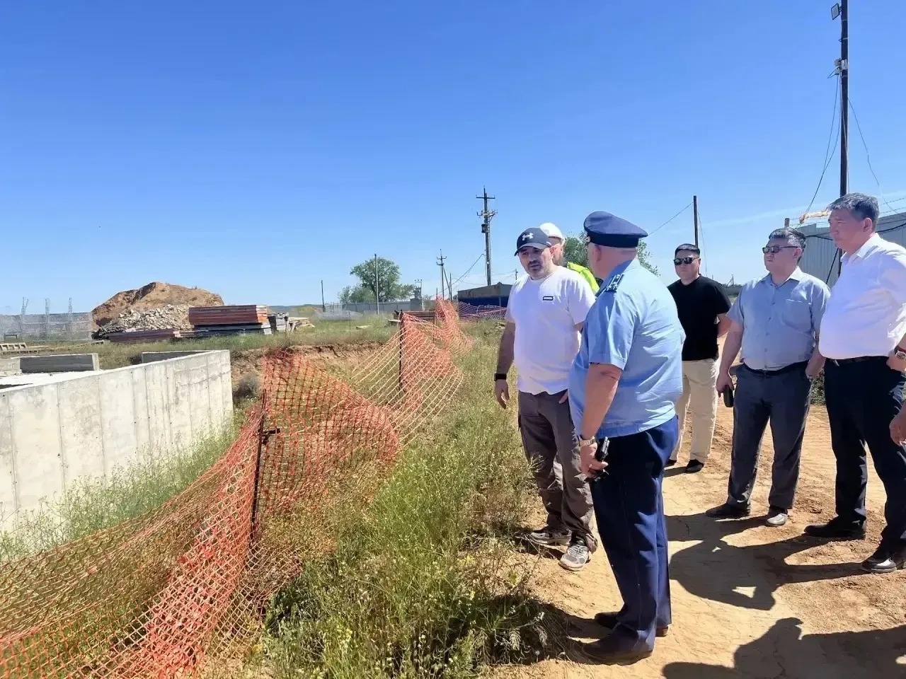 Северо-Каспийским межрайонным природоохранным прокурором проконтролирован ход строительства объекта водозаборных сооружений  и сооружений водоподготовки для обеспечения питьевым водоснабжением населения п. Цаган Аман.